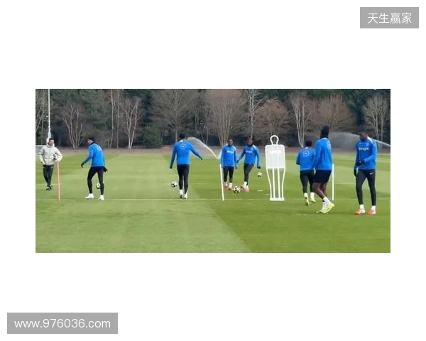 跟队:埃斯特旺参加了切尔西的公开训练,里斯、约恩森缺席 跟队:埃斯特旺参加了切尔西的公开训练,里斯、约恩森缺席